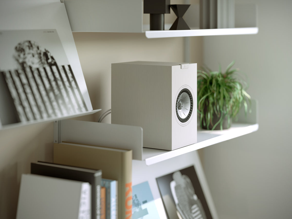 KEF Q1 Meta – closeup