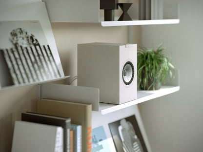 KEF Q1 Meta – closeup