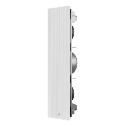KEF Ci3160RLM-THX Meta – skrått forfra med grill