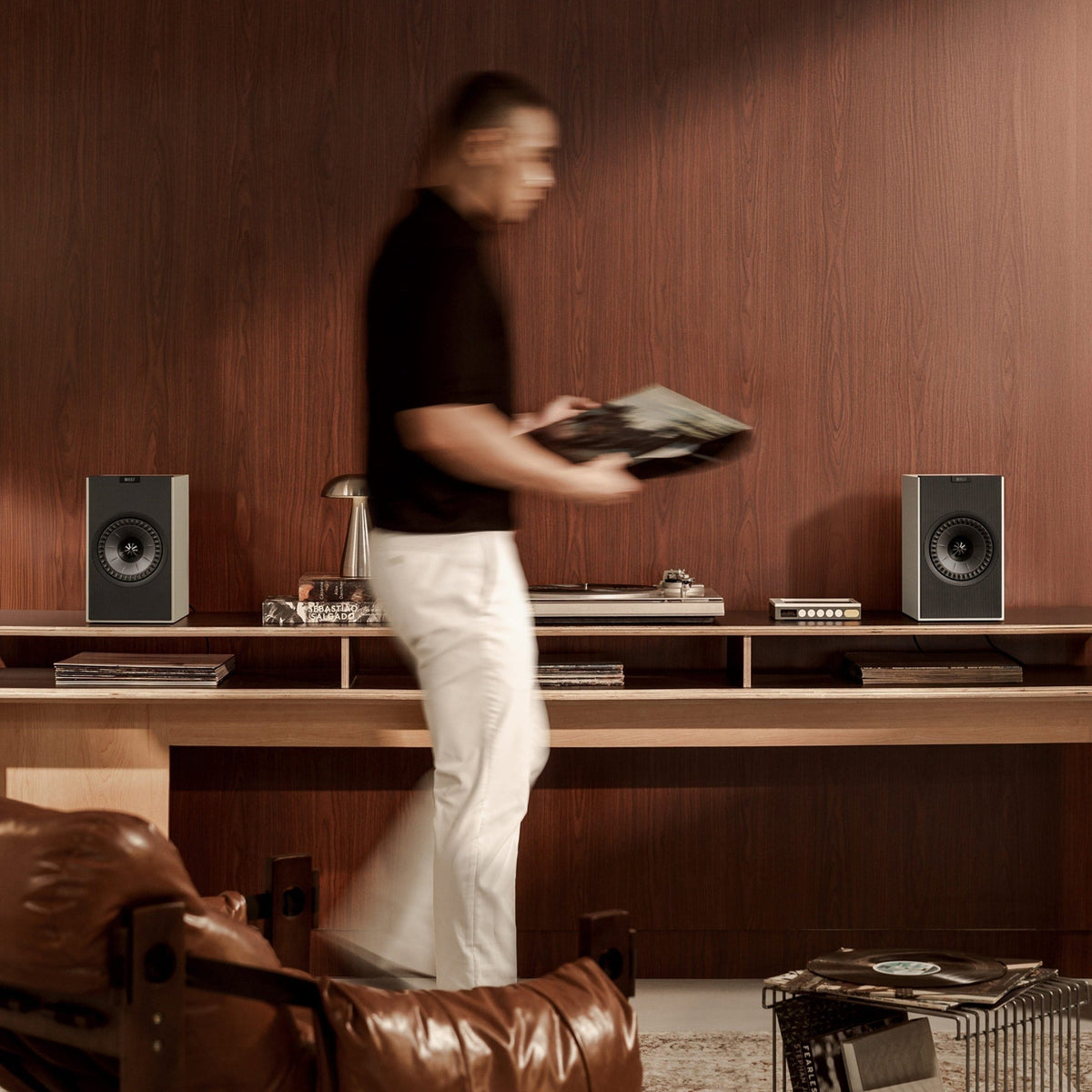 KEF Coda Wireless Nickel Grey – miljø