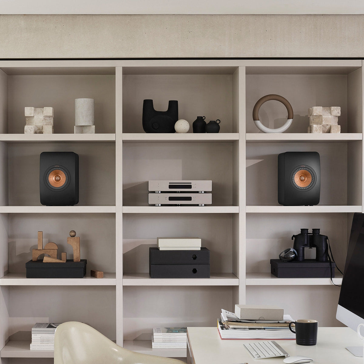 KEF LS50 Meta Sort – miljø