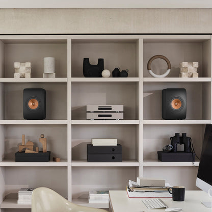 KEF LS50 Meta Sort – miljø