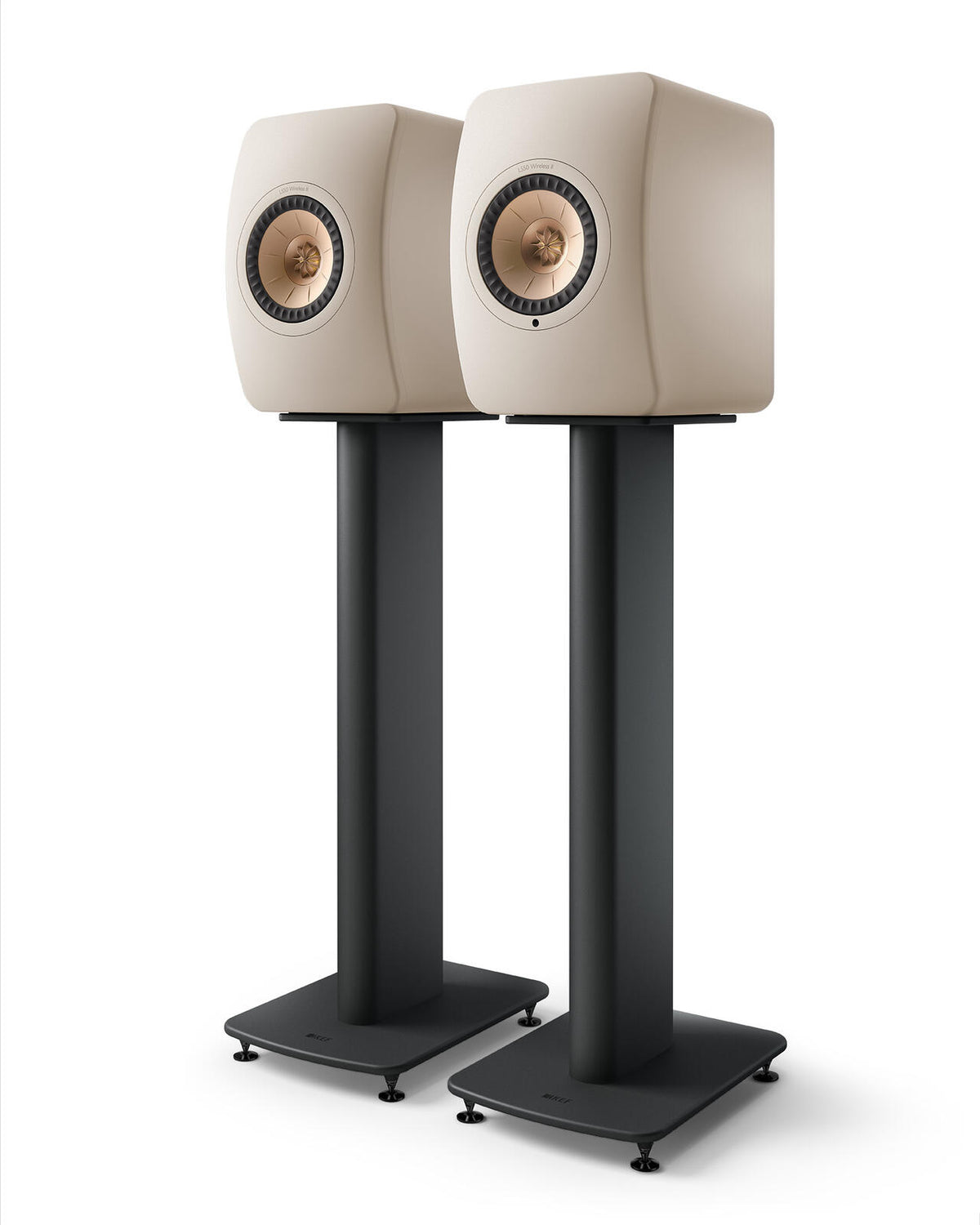 KEF LS50 Wireless II Sand Shell – på stativ