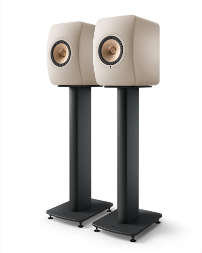 KEF LS50 Wireless II Sand Shell – på stativ