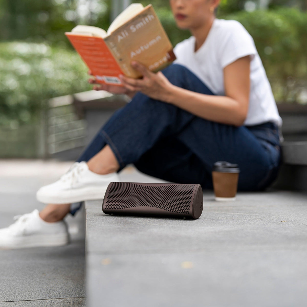 KEF MUO Cocoa Brown – miljø