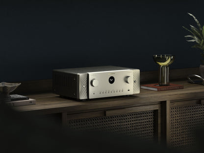 Marantz Cinema 60 DAB Series 2 Sølvgull – i stuen