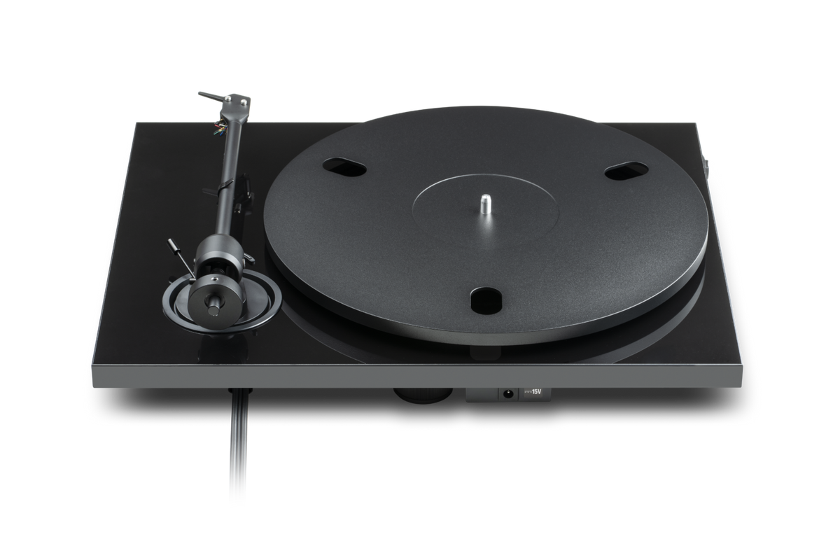 Pro-Ject E1.2 Sort piano – bakside