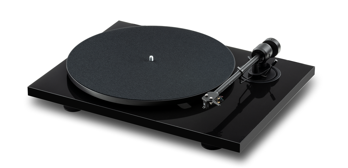 Pro-Ject E1.2 Sort piano – side