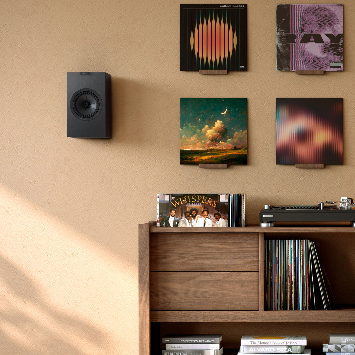 KEF Q1 Meta Sort – veggmontert