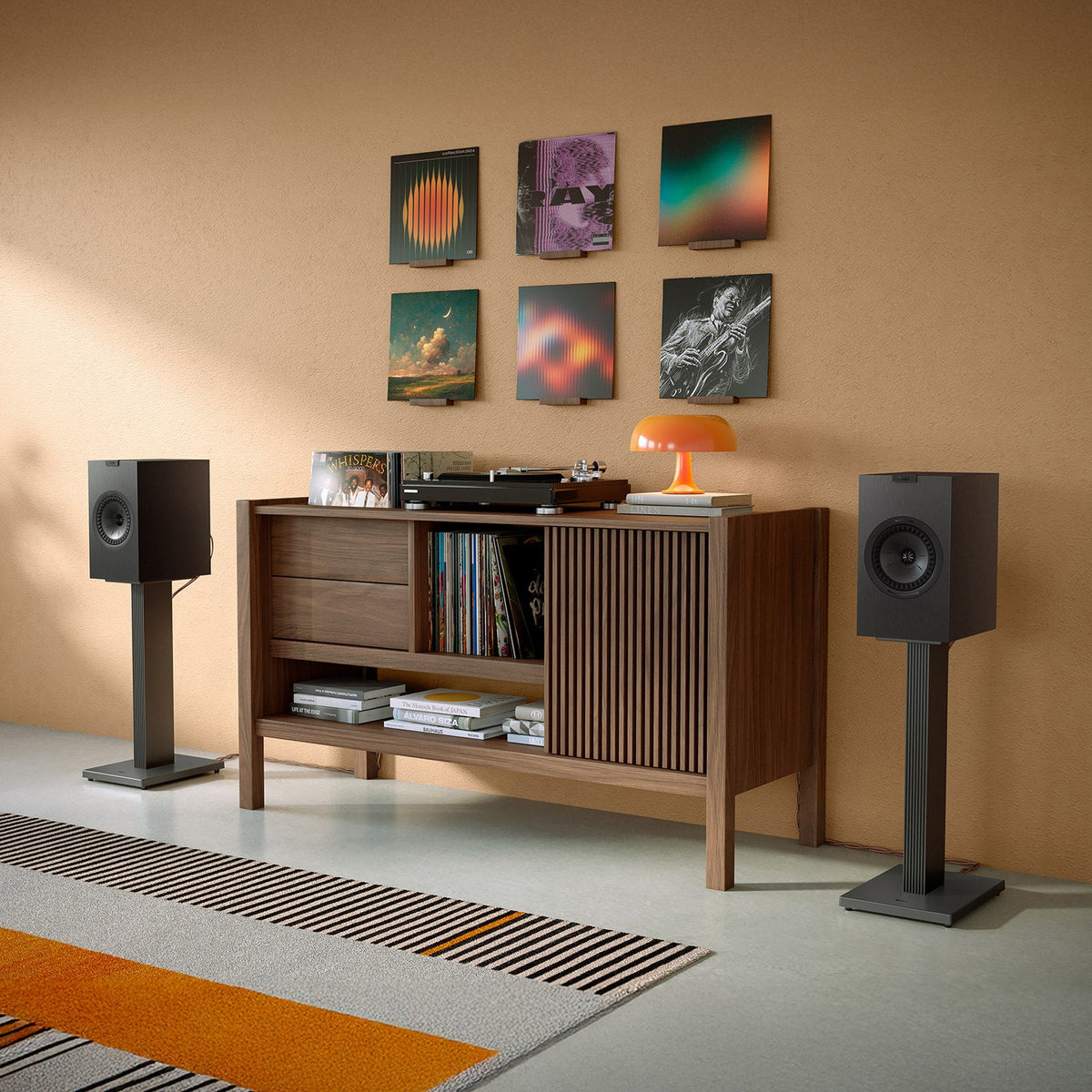 KEF Q3 Meta Sort – i stue